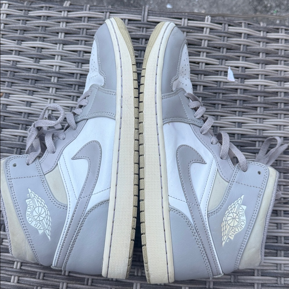 Air‎ Jordan 1 Mid Grey White 554724-082 Size 10.5
